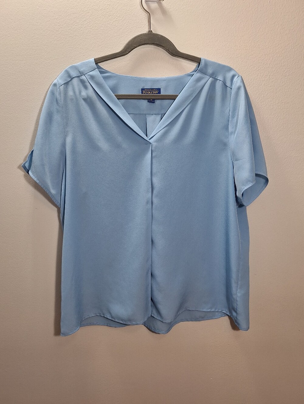Pendleton Light Blue Satin  Blouse Slit Sleeve Vneck Center Pleat Womens 16